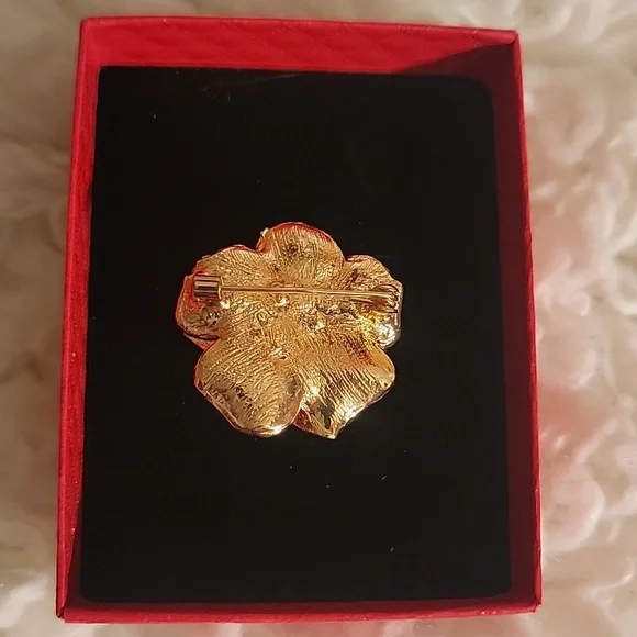 Elegant Gold Rose Brooch - Picture 3 of 3